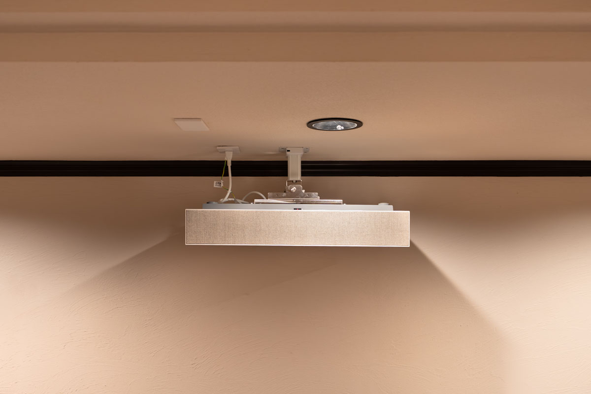 プロジェクター